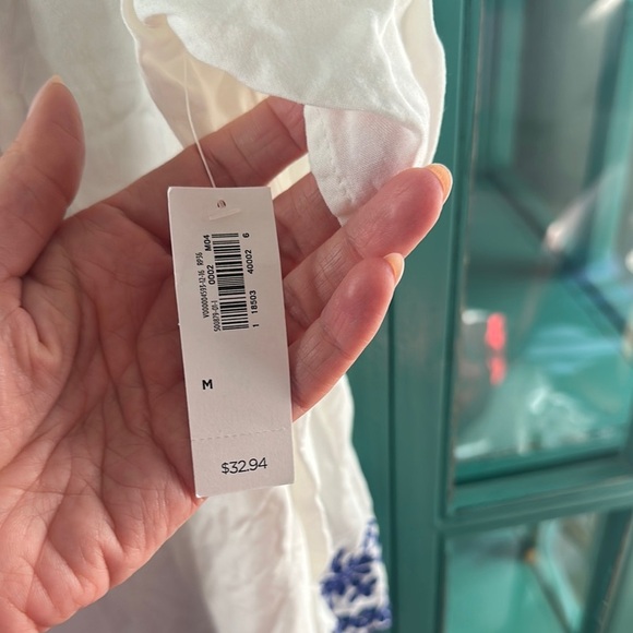 NWT Old Navy White Blouse with Blue Floral Accents - Picture 6 of 7